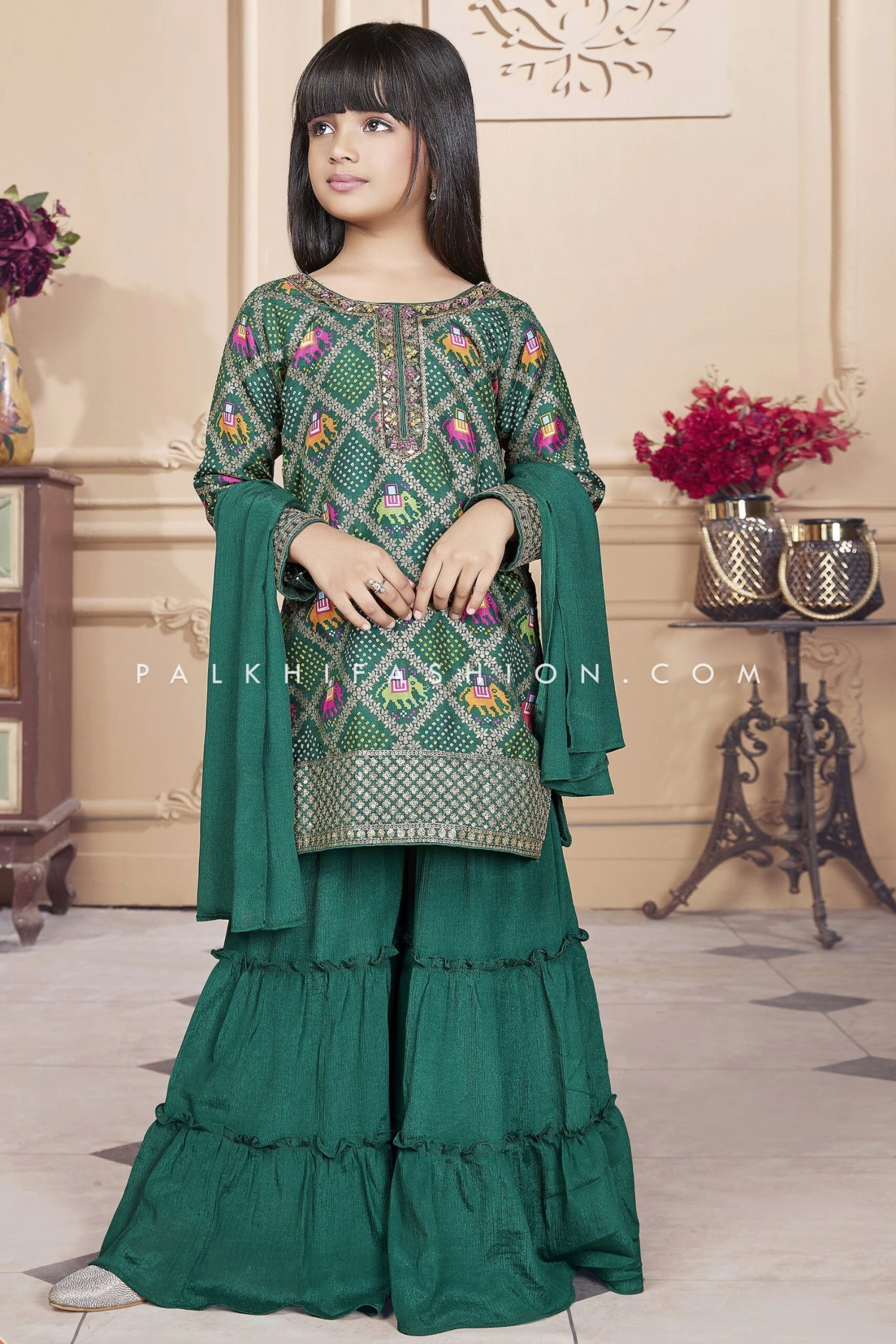 Elegant Emerald Green Palazzo Outfit With Bandhani & Patola Work 3 Elegant Emerald Green Palazzo Outfit With Bandhani & Patola Work