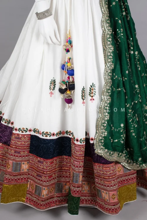 White Elegance: Vintage Work Designer Chaniya Choli Set -Indian Wear Shop white elegance vintage work designer chaniya choli set 582083 scaled